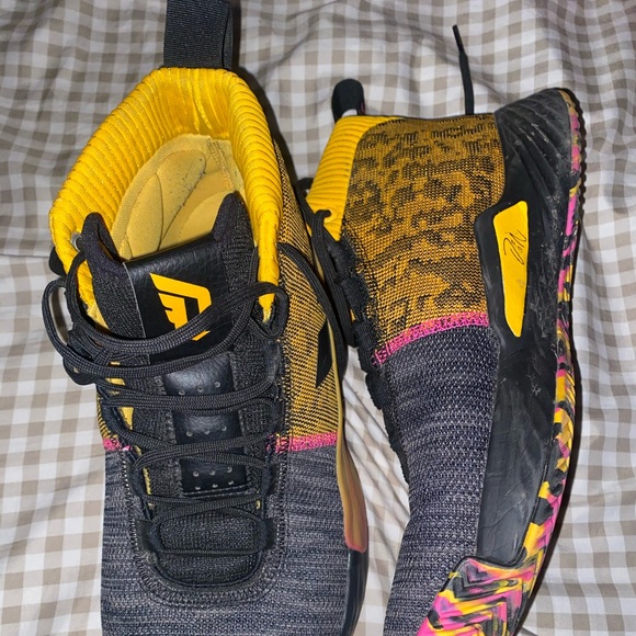 Damien Lillard - Picture 1 of 3